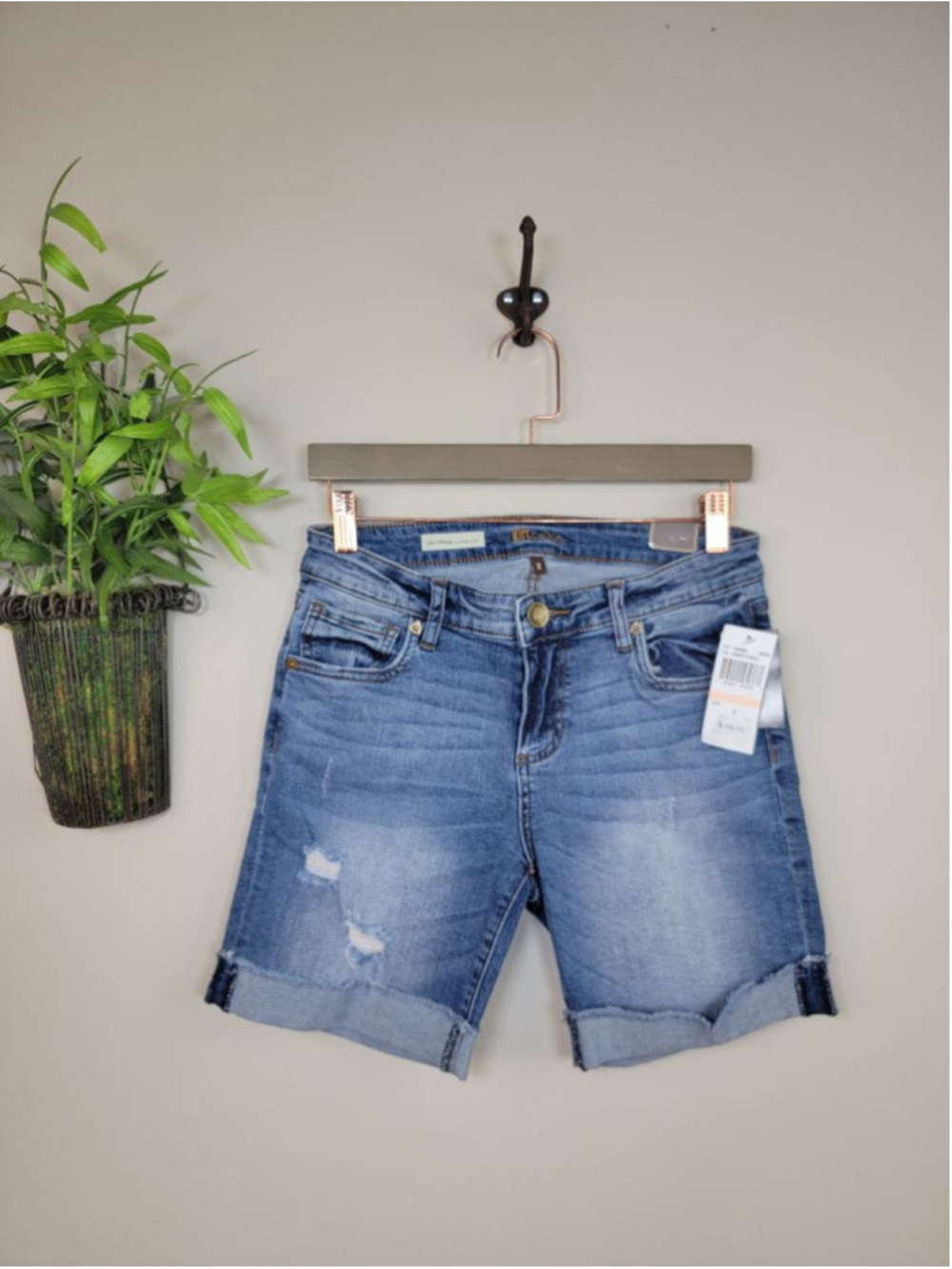 NEW Kut From the Kloth Catherine Boyfriend Jean Shorts Distressed Medium Blue 2
